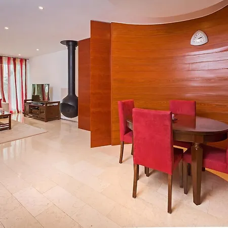 Sunny Lounge