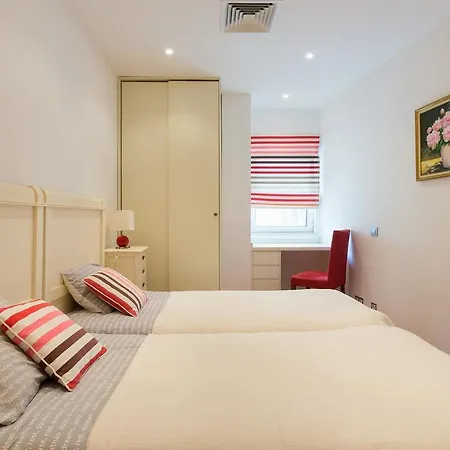 Sunny Lounge Apartment