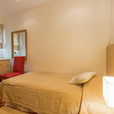 Sunny Lounge Apartment
